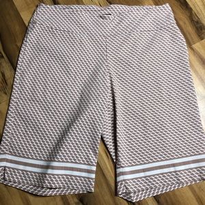 Size 14 Bermuda shorts  Raffinalla dusty rose / white